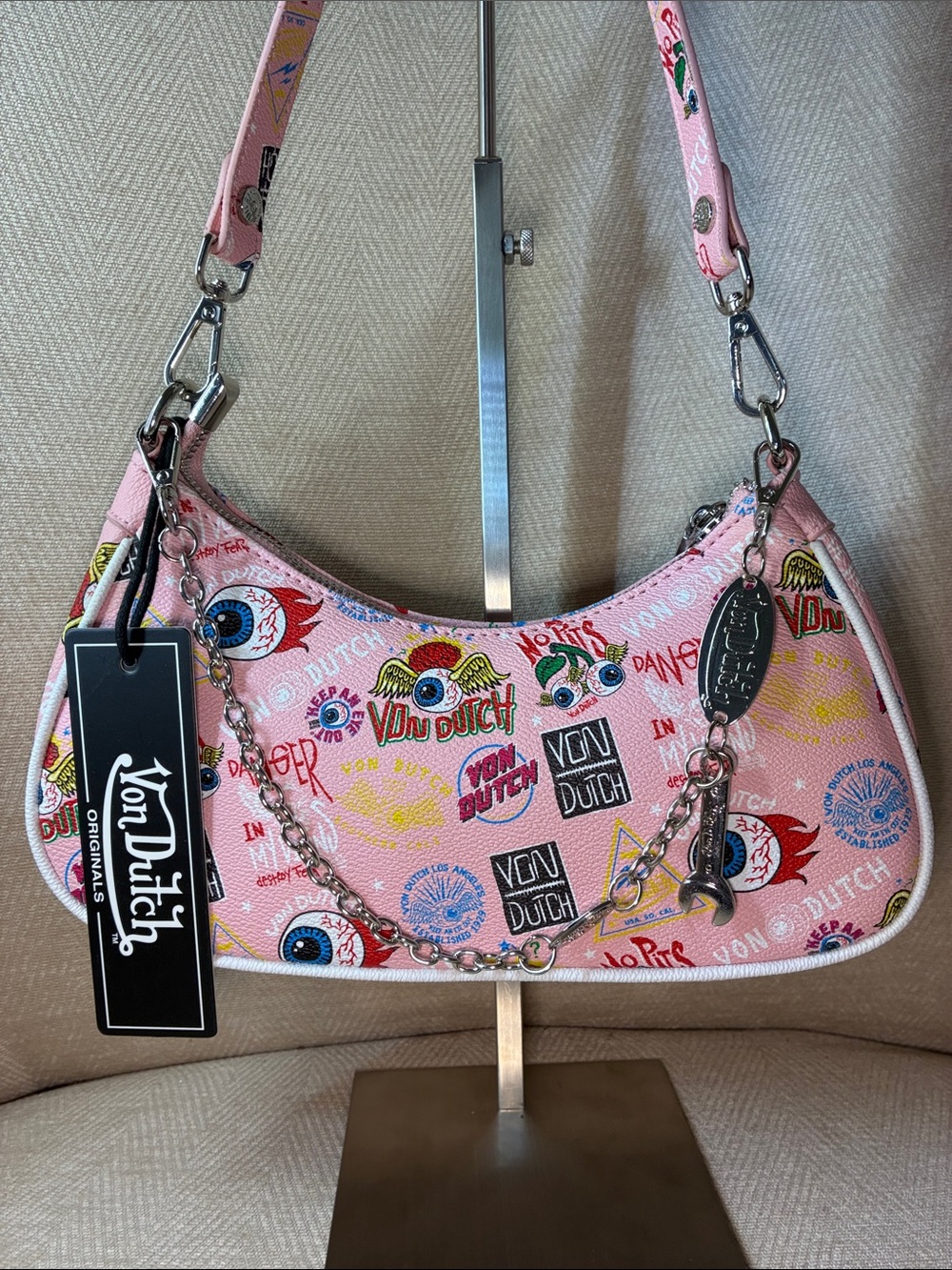 Von Dutch Pink Graphic Logo Shoulder Bag with Chain Detail - Picture 2 of 12